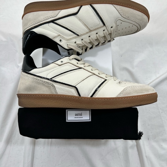 Ami Paris Cream and Black Men\'s Sneakers